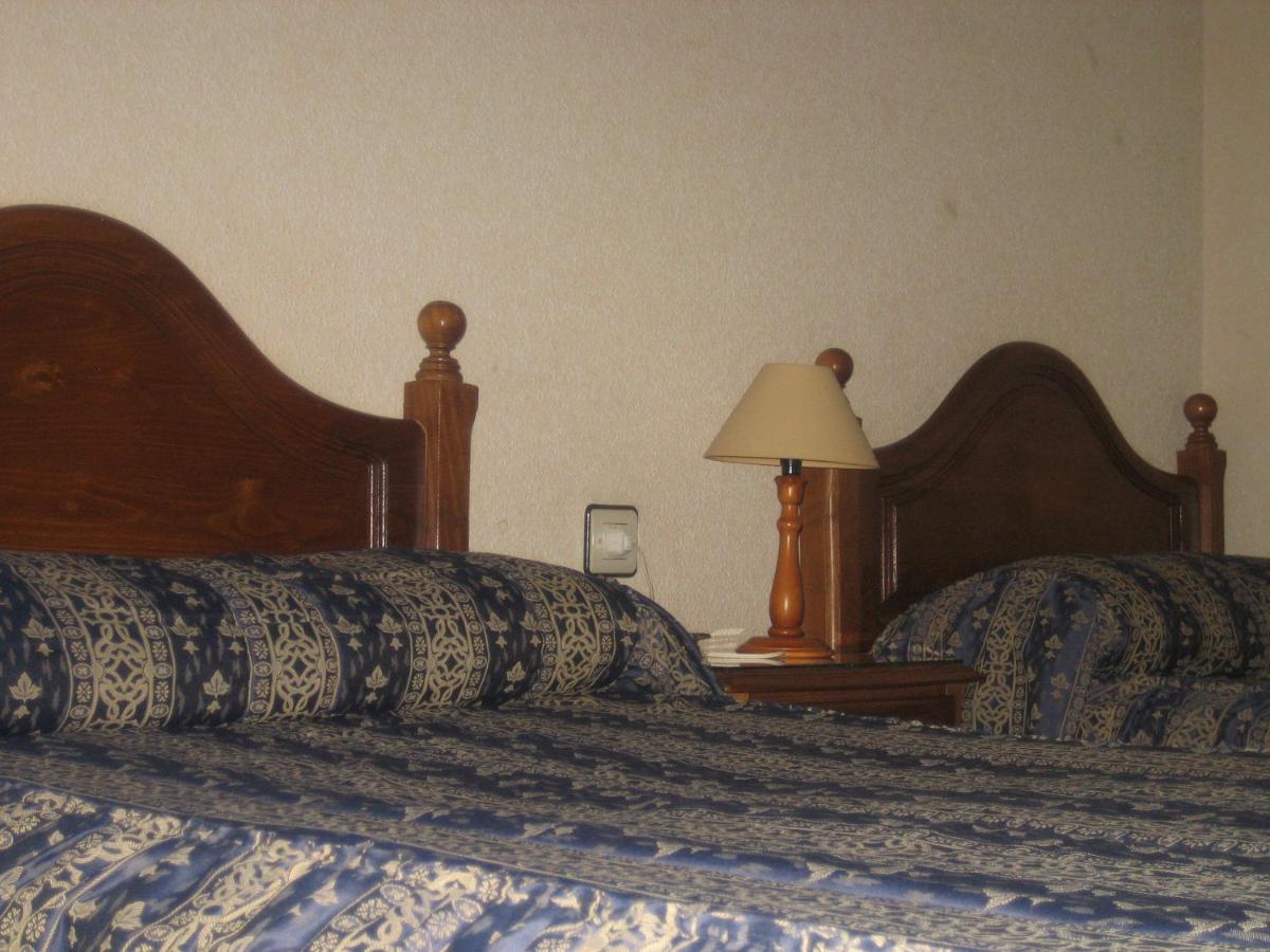 Hostal Restaurante La Trucha Benavente Kültér fotó