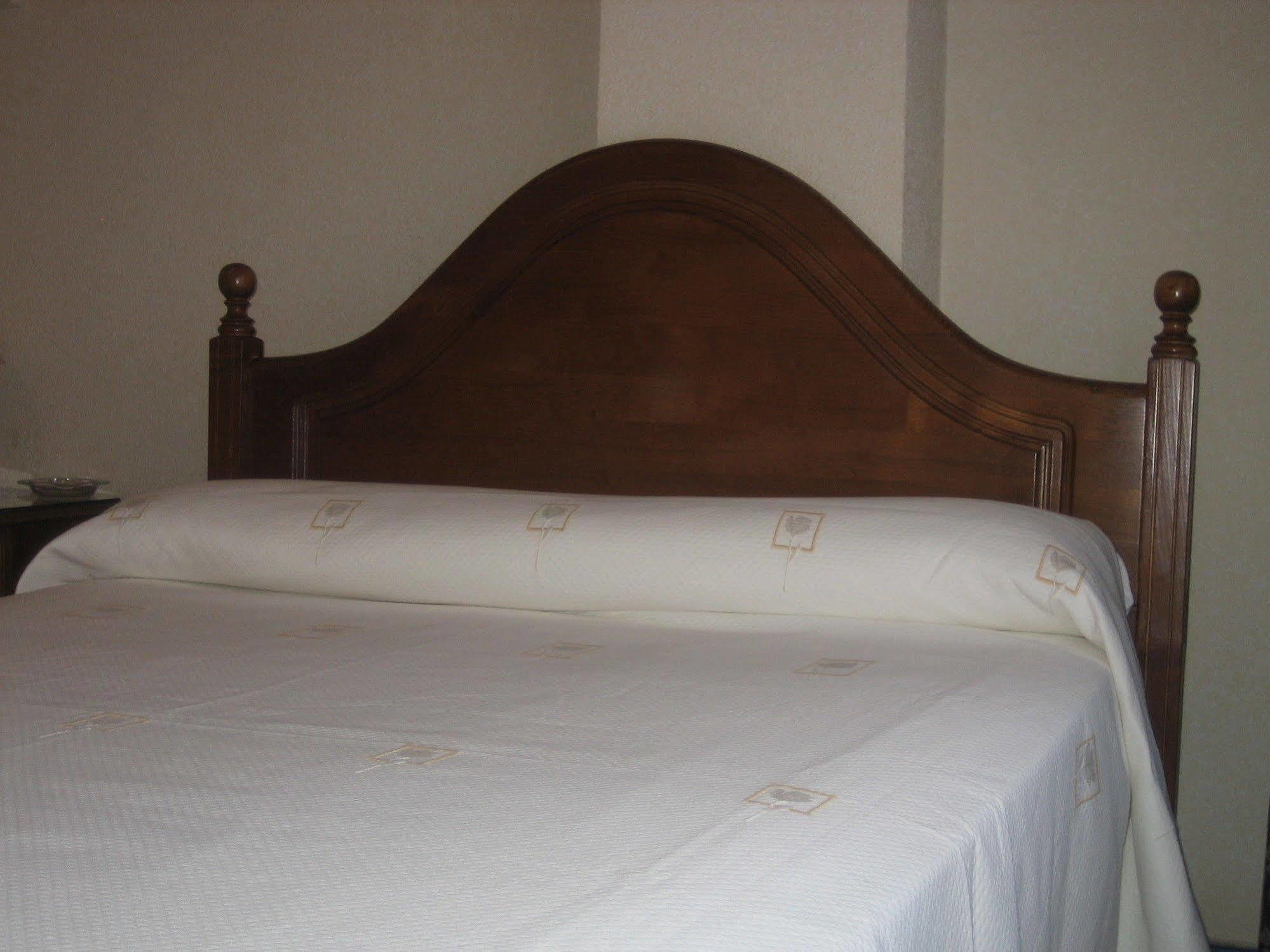 Hostal Restaurante La Trucha Benavente Kültér fotó